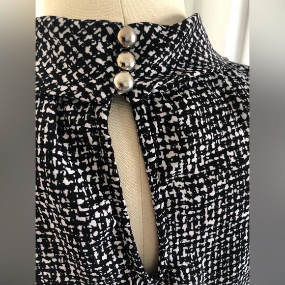 WhiteHouseBlackmarket short sleeve top. - Picture 8 of 14